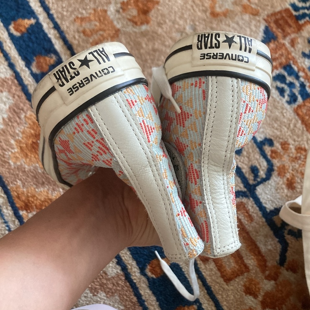 Like new women’s 8.5 high top Converse - Picture 12 of 13